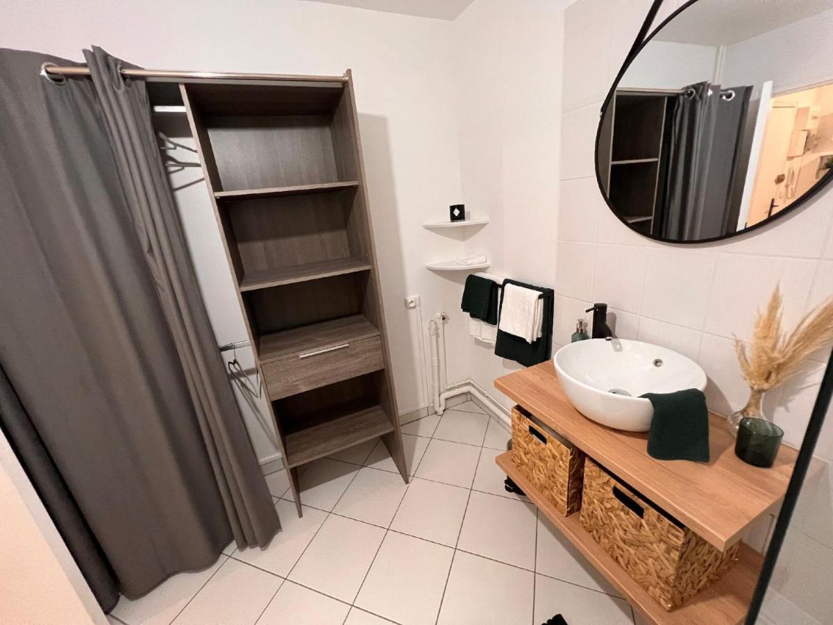 Grand Balcon Stationnement Appartement